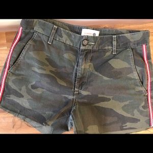 Sundry Camo Cutoff Shorts 26